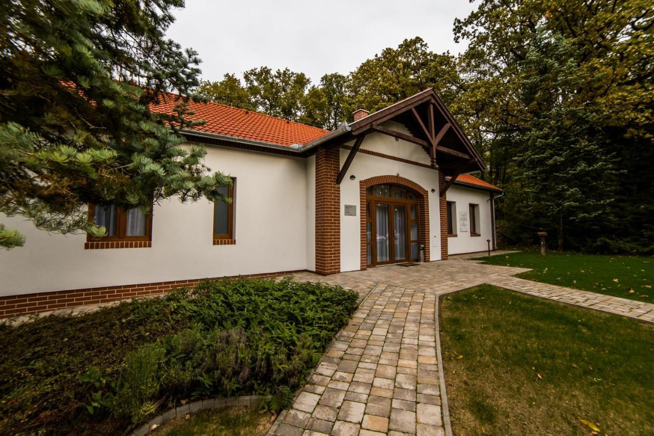 Haracsi Vendeghaz Hotel Zselickisfalud Exterior photo